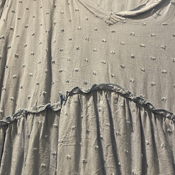 Francesca’s Jun and Ivy short sleeve blouse - Picture 2 of 3